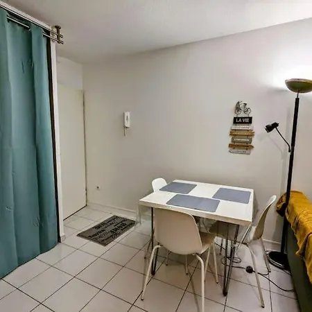 Grand Proche De La Gare. Apartment